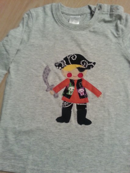 Camiseta infantil con Nico de pirata